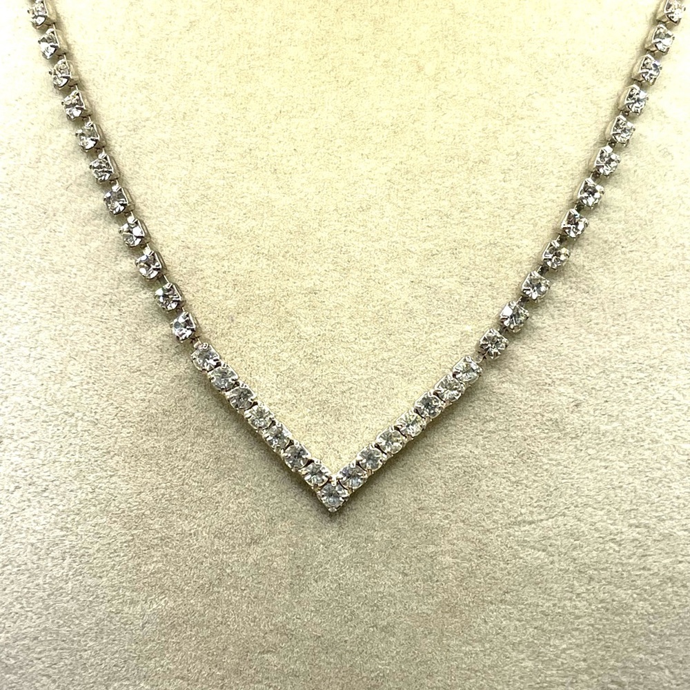 Elegant Retro Rhinestone V neck Silver Tone Necklace. 16 inches